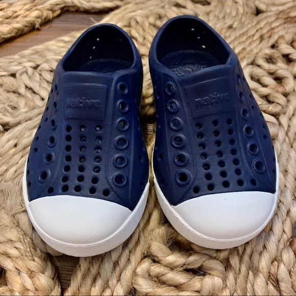 navy shoes size 5